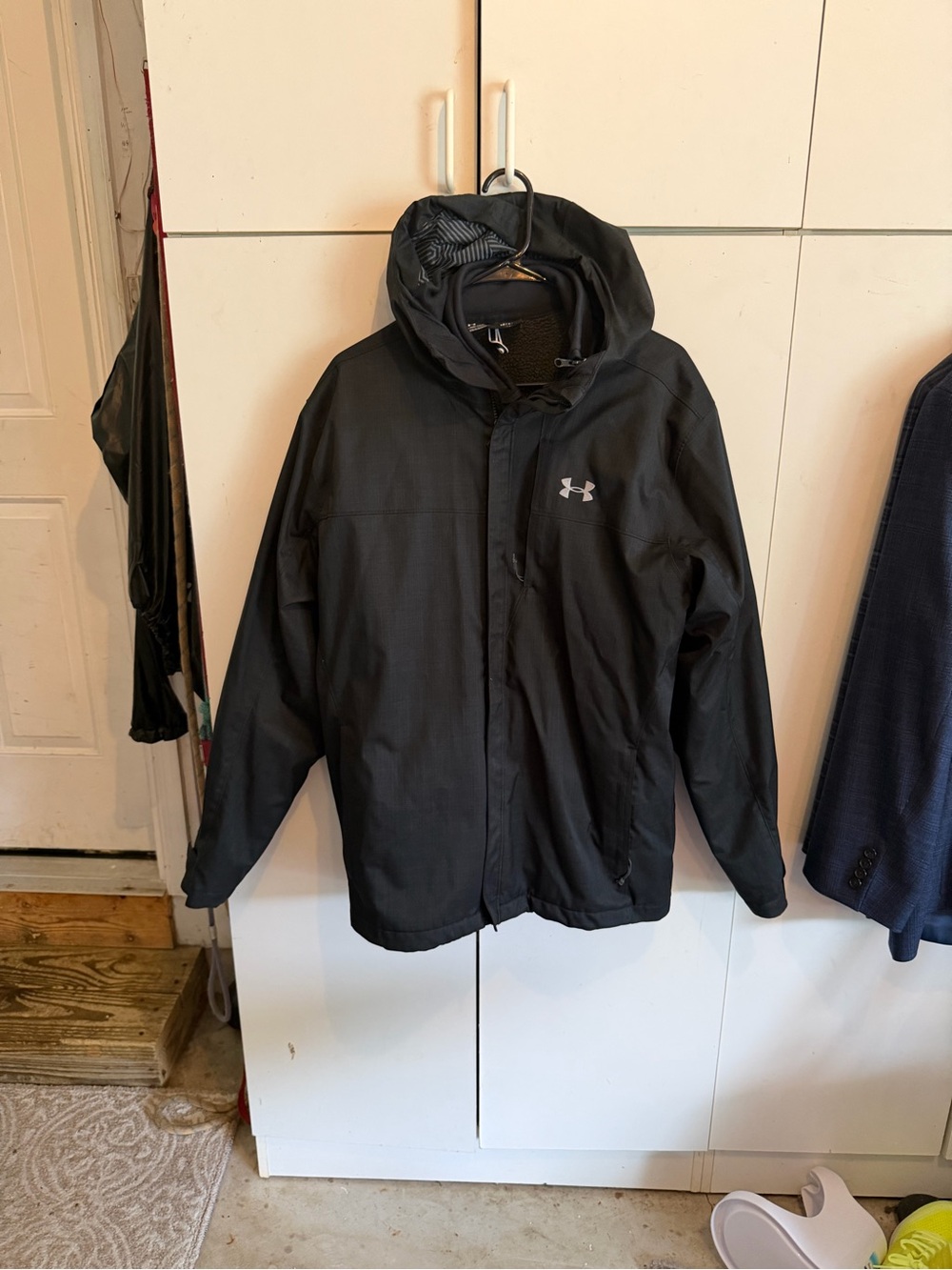 Under Armour Men's Black Hooded  3-1 Jacket Coldgear Infrared.  Lg jacket